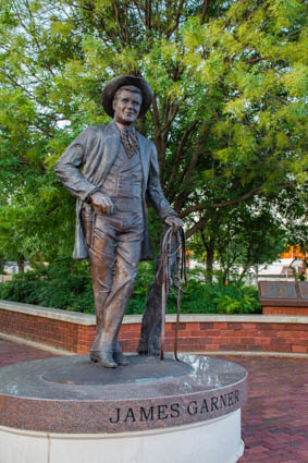 Statue | Don W. Armstrong CPA, Inc.